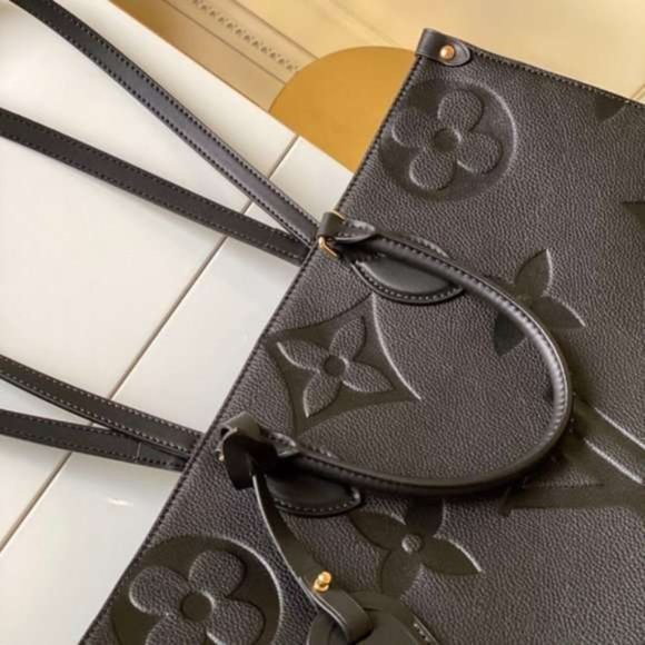 ✨Louis Vuitton✨ Monogram Reverse Canvas Onthego MM Tote - Picture 6 of 8